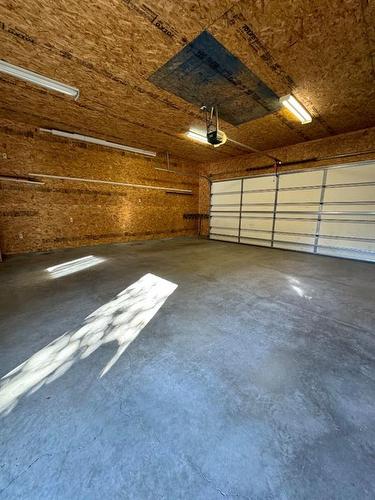 228 Mt Blakiston Road West, Lethbridge, AB - Indoor Photo Showing Garage