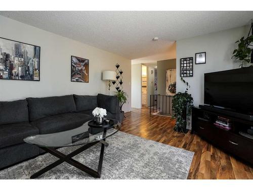 2434 7A Avenue North, Lethbridge, AB - Indoor Photo Showing Living Room