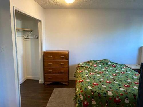 109B-295 Columbia Boulevard West, Lethbridge, AB - Indoor Photo Showing Bedroom