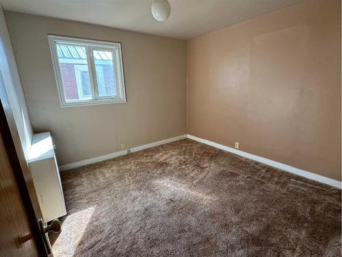 241 1 Street West, Cardston, AB - Indoor Photo Showing Other Room