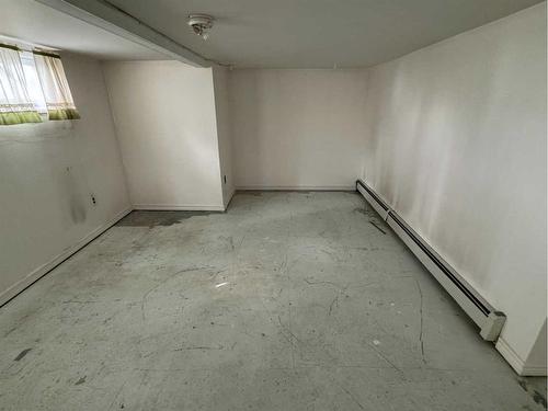 241 1 Street West, Cardston, AB - Indoor Photo Showing Other Room