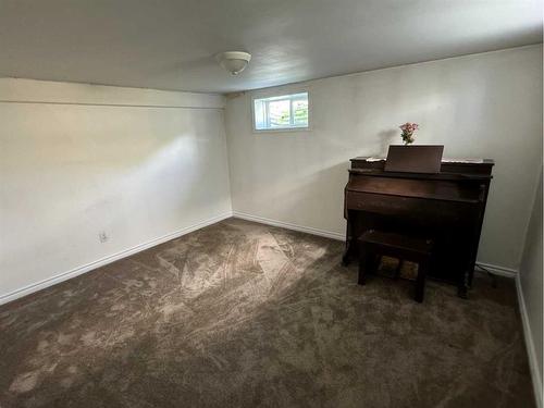 241 1 Street West, Cardston, AB - Indoor Photo Showing Other Room