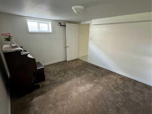 241 1 Street West, Cardston, AB - Indoor Photo Showing Other Room