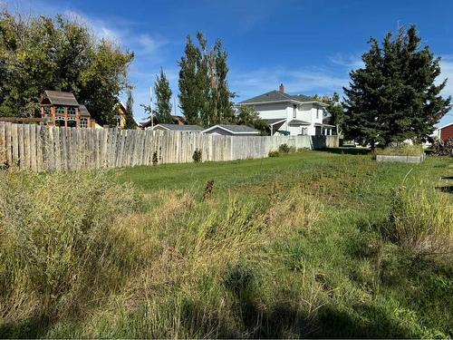 241 1 Street West, Cardston, AB - Outdoor