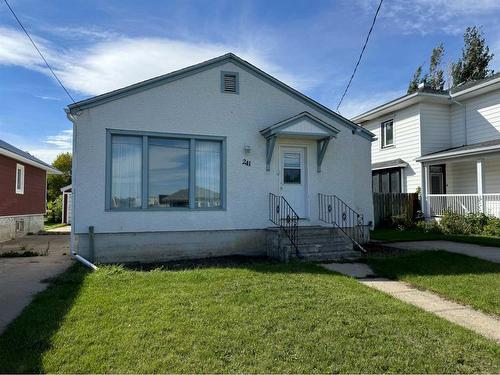 241 1 Street West, Cardston, AB - Outdoor