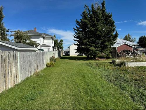 241 1 Street West, Cardston, AB - Outdoor