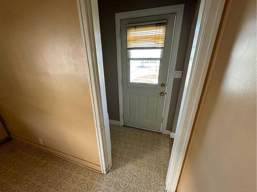 241 1 Street West, Cardston, AB - Indoor Photo Showing Other Room