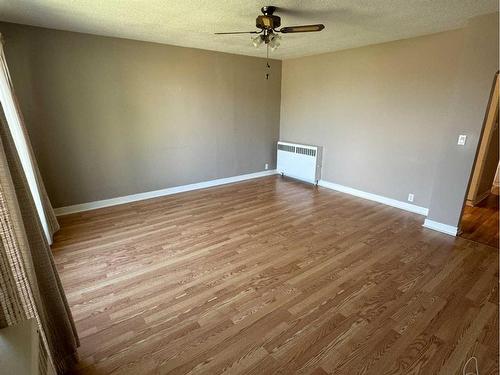 241 1 Street West, Cardston, AB - Indoor Photo Showing Other Room