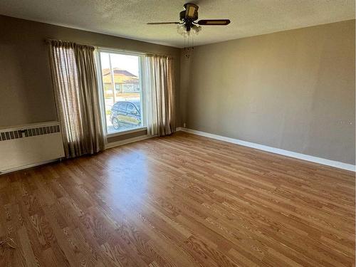 241 1 Street West, Cardston, AB - Indoor Photo Showing Other Room