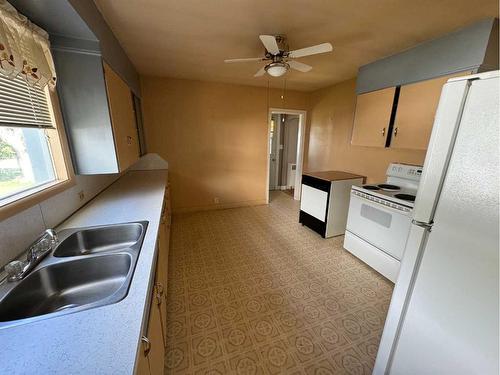 241 1 Street West, Cardston, AB - Indoor Photo Showing Kitchen With Double Sink