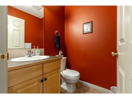 16 Rivercrest Court West, Lethbridge, AB - Indoor Photo Showing Bathroom