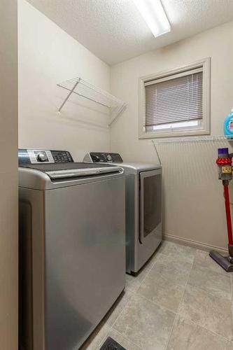 16 Rivercrest Court West, Lethbridge, AB - Indoor Photo Showing Laundry Room