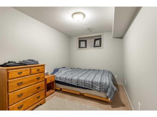 16 Rivercrest Court West, Lethbridge, AB - Indoor Photo Showing Bedroom