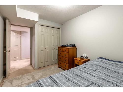 16 Rivercrest Court West, Lethbridge, AB - Indoor Photo Showing Bedroom