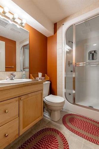 16 Rivercrest Court West, Lethbridge, AB - Indoor Photo Showing Bathroom