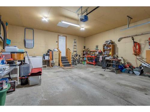 16 Rivercrest Court West, Lethbridge, AB - Indoor Photo Showing Garage