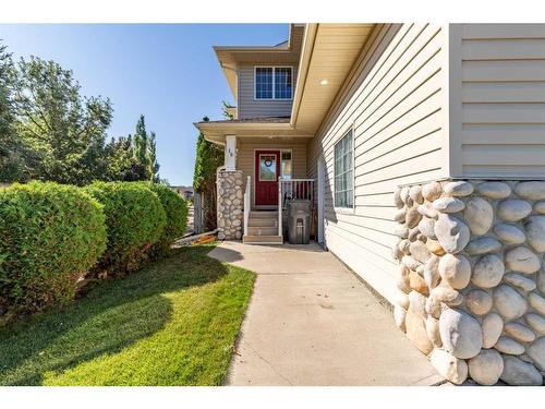 16 Rivercrest Court West, Lethbridge, AB - Outdoor