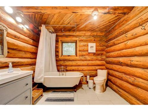 433 2Nd Avenue, Beaver Mines, AB - Indoor Photo Showing Bathroom