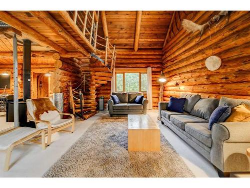 433 2Nd Avenue, Beaver Mines, AB - Indoor Photo Showing Living Room