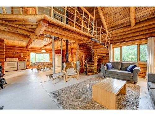 433 2Nd Avenue, Beaver Mines, AB - Indoor Photo Showing Living Room