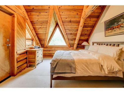 433 2Nd Avenue, Beaver Mines, AB - Indoor Photo Showing Bedroom