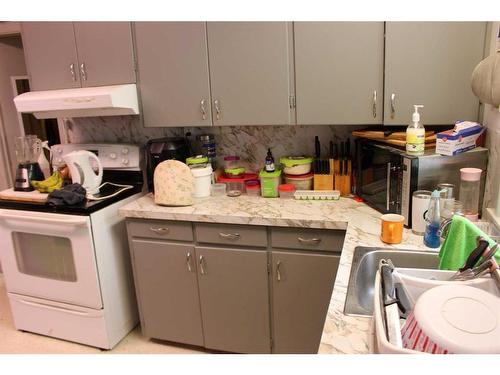 106 3Rd Street, Picture Butte, AB - Indoor Photo Showing Kitchen