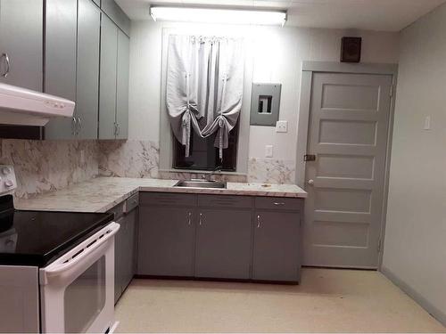 106 3Rd Street, Picture Butte, AB - Indoor Photo Showing Kitchen