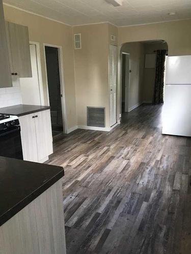 106 3Rd Street, Picture Butte, AB - Indoor Photo Showing Kitchen