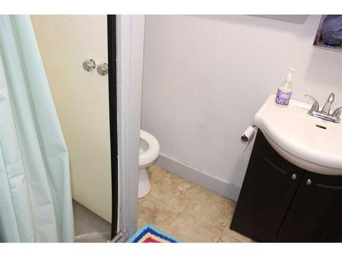 106 3Rd Street, Picture Butte, AB - Indoor Photo Showing Bathroom