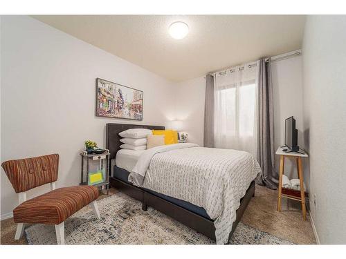 1407 Lakemount Boulevard South, Lethbridge, AB - Indoor Photo Showing Bedroom