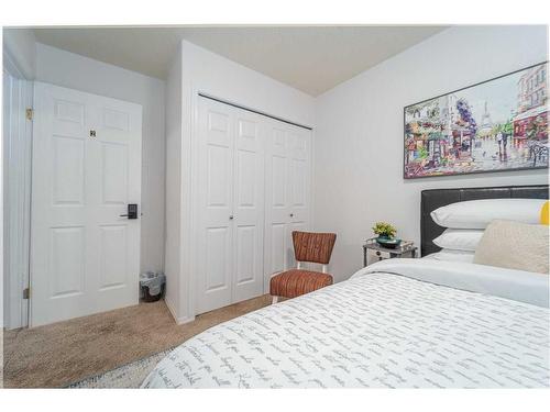 1407 Lakemount Boulevard South, Lethbridge, AB - Indoor Photo Showing Bedroom