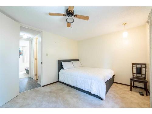 3-2302 23 Street North, Lethbridge, AB - Indoor Photo Showing Bedroom