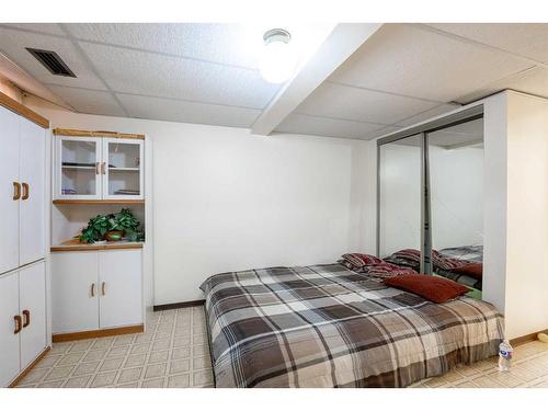 3-2302 23 Street North, Lethbridge, AB - Indoor Photo Showing Bedroom