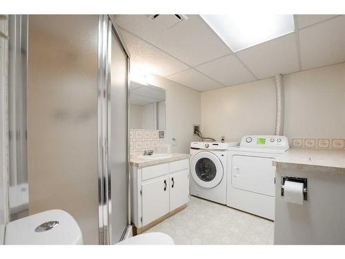 3-2302 23 Street North, Lethbridge, AB - Indoor Photo Showing Laundry Room