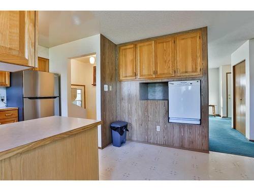 551 16 Street, Fort Macleod, AB - Indoor Photo Showing Kitchen