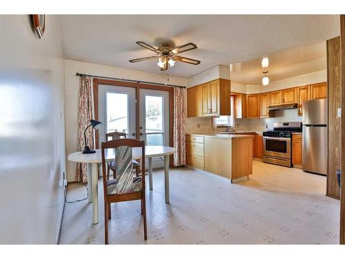 551 16 Street, Fort Macleod, AB - Indoor Photo Showing Kitchen