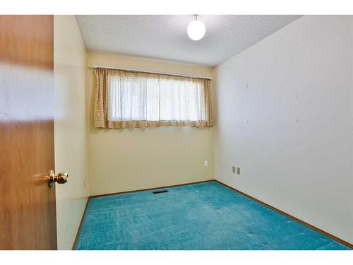 551 16 Street, Fort Macleod, AB - Indoor Photo Showing Other Room