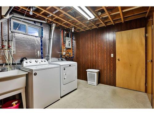 551 16 Street, Fort Macleod, AB - Indoor Photo Showing Laundry Room