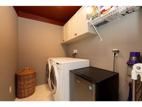 103 Canyon Terrace West, Lethbridge, AB - Indoor Photo Showing Laundry Room