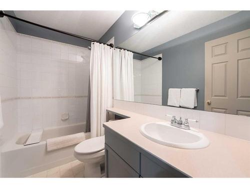 103 Canyon Terrace West, Lethbridge, AB - Indoor Photo Showing Bathroom