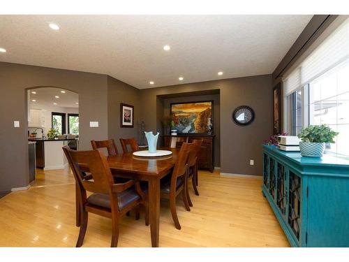 103 Canyon Terrace West, Lethbridge, AB - Indoor Photo Showing Dining Room