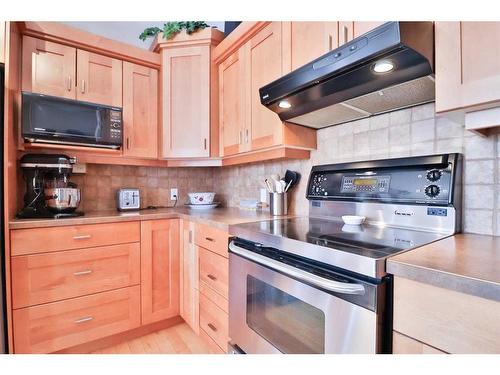 360 E 1 Avenue South, Magrath, AB - Indoor Photo Showing Kitchen