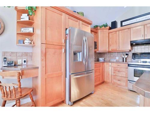 360 E 1 Avenue South, Magrath, AB - Indoor Photo Showing Kitchen