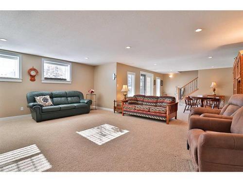 360 E 1 Avenue South, Magrath, AB - Indoor Photo Showing Living Room