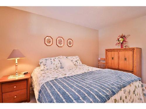 360 E 1 Avenue South, Magrath, AB - Indoor Photo Showing Bedroom