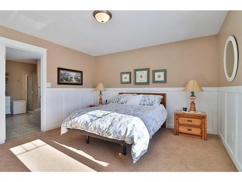 360 E 1 Avenue South, Magrath, AB - Indoor Photo Showing Bedroom