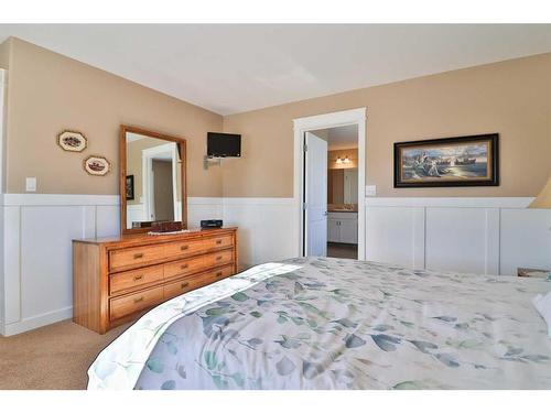 360 E 1 Avenue South, Magrath, AB - Indoor Photo Showing Bedroom