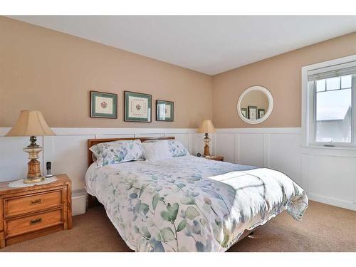 360 E 1 Avenue South, Magrath, AB - Indoor Photo Showing Bedroom