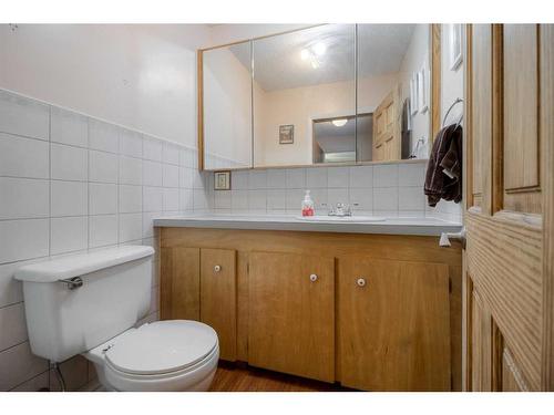 612 12 Street South, Lethbridge, AB - Indoor Photo Showing Bathroom