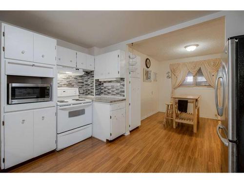 612 12 Street South, Lethbridge, AB - Indoor Photo Showing Kitchen